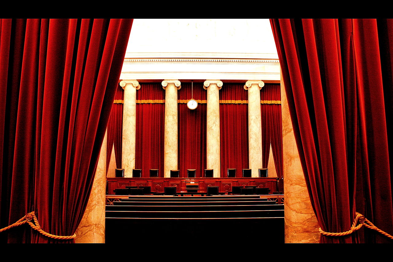 http://www.natsukijun.com/svnow/Inside_the_United_States_Supreme_Court.jpg