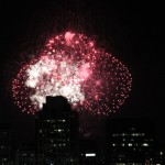 零時の時報とともに新年の花火の始まり、始まり~