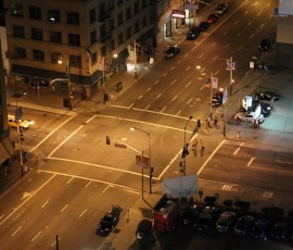 試合が終わると、街は閑散