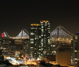 この日のために、ベイブリッジも美しくライトアップされているのに