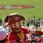 観客席に現れた49ersマスコット