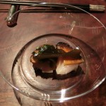 あわびには肝とケイパーのソース