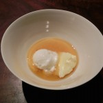 かんきつ系のババロアには、ゆずとすだちのソースを添えて