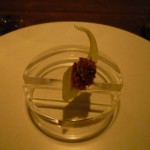 セロリにアンチョビとピーナッツを添えて