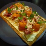 (以前あった)アラカルトメニュー:ピザ風春巻きの皮ウニとベーコン入り