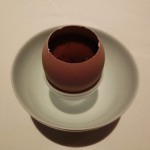 アミューズ三品目は、牛骨髄のあっさりスープ