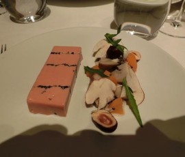 三品目はフォアグラのテリーヌ
