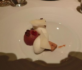 デザートはヤギのミルクのムース