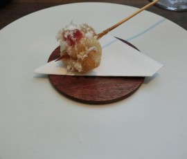 西洋ワサビの効いたタラと桜の揚げ物