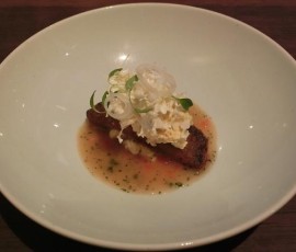 アワビのカリカリステーキとキャベツのコールスロー