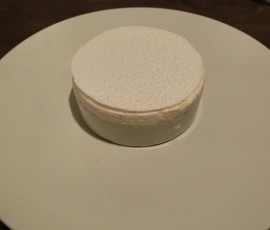 ココナッツ・アーモンドクリームの下はイチゴのコンポート