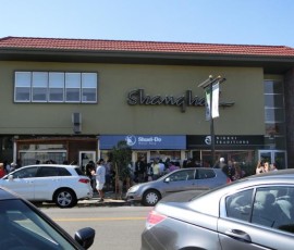 饅頭のシュウエイ堂もかき氷の列