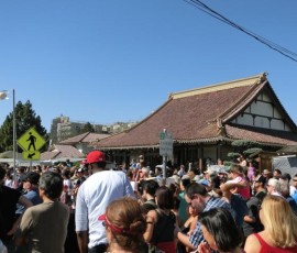 日本街の「別院」寺院でお盆踊り