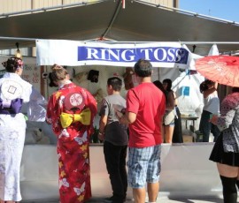 うるわしきレディーたちは輪っか投げ