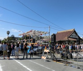 お、なにやら人だかり