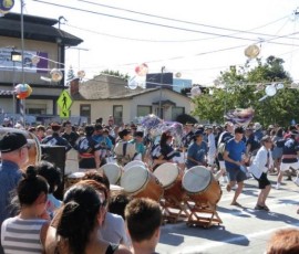 ええじゃないか!と踊ってます