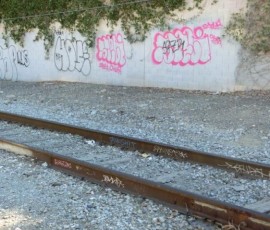 線路にもグラフィティ