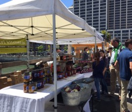 手作りジャムやピクルスのお店も