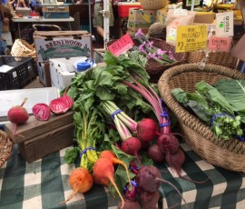 カラフルなビーツとカラードグリーン(ケールの仲間)