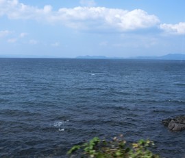 途中、大村湾が真っ青!