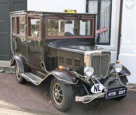 こちらは、昔のタクシー