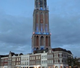 夕方、火が灯り始める