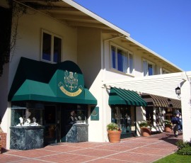 クラブハウスに隣接するショップ