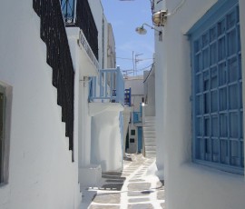 ミコノスタウンは密集していて、まさに迷路の感