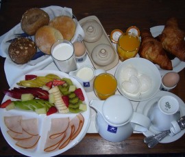 これだけ重い朝ごはんのトレー