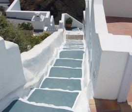 この階段を上り下り