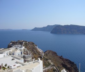 イアの街の先端