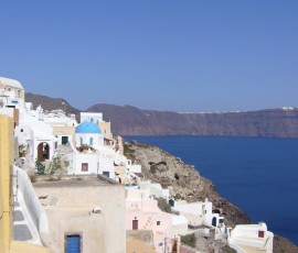 海がすごく青い