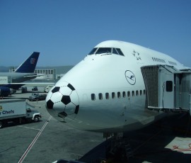 ルフトハンザの飛行機。お鼻がボール