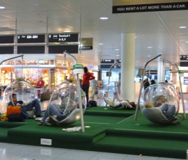 ボールみたいな吊り椅子