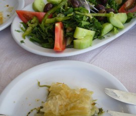 1.ほうれん草のパイ包みと田舎サラダ