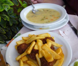 2.野菜のクリームスープとミートボール