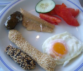 13.ミコノスの朝ごはん