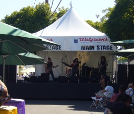 メインステージではハードロック