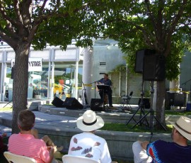 こちらはこじんまりとしたコンサート