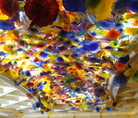 ロビーの天井。クラゲみたい