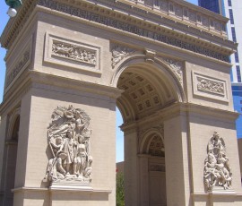 凱旋門もあります