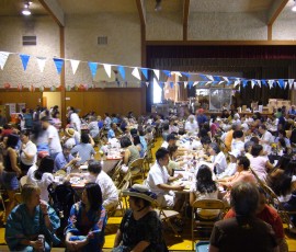 講堂は食堂に早変わり