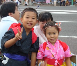 見物席で見つけた兄妹