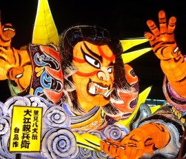 お囃子のあとに、ねぶた登場!