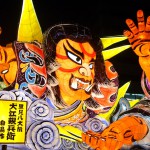 お囃子のあとに、ねぶた登場!