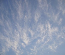 なんだかモヤモヤした雲(9月中旬の夕刻)