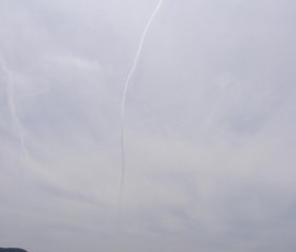 龍のように天へ昇る雲