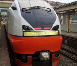 浅虫温泉駅では、こんな「津軽(Tsugaru)」も見かけました