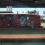 JR函館駅で見かけた「ドラえもん海底列車」