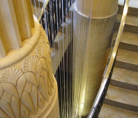 ペルシャ風建築が目を引きます